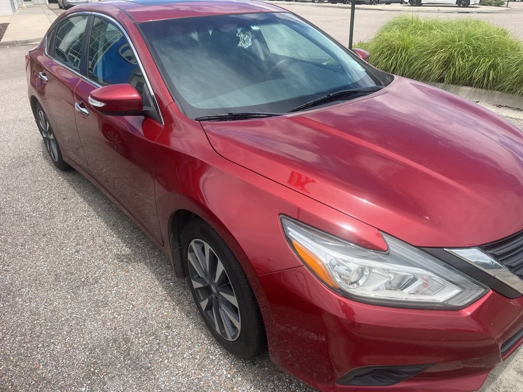 Used 2016 Nissan Altima 2.5 SV w/ Convenience Package FWD image 2