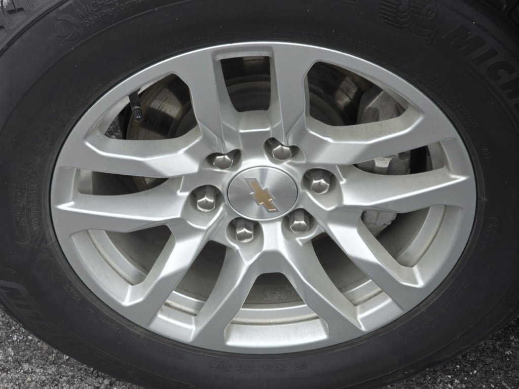 Used 2024 Chevrolet Suburban LT image 33