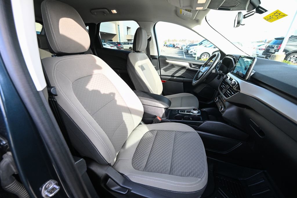 Certified 2022 Ford Escape SE w/ SE Sport Appearance Package AWD/4WD image 24