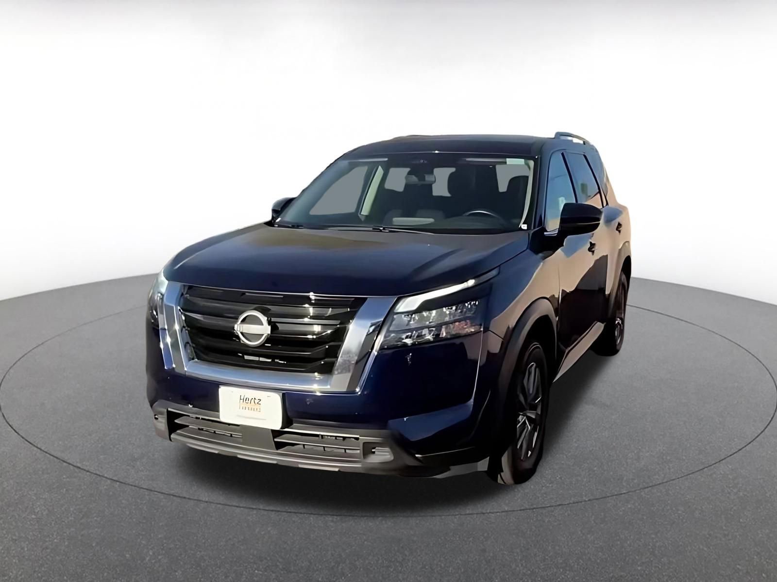 Used 2025 Nissan Pathfinder SV FWD image 4