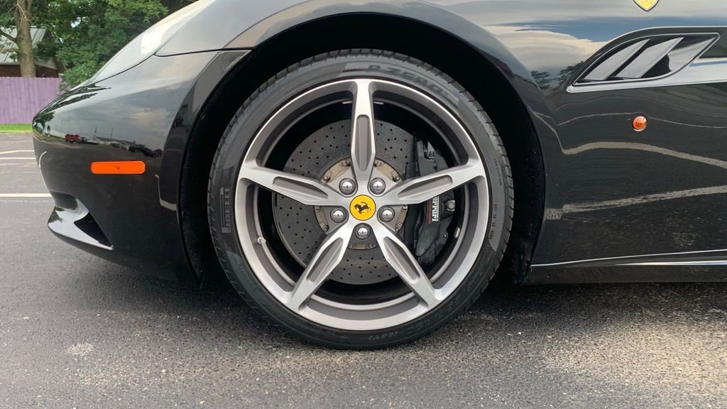 Used 2014 Ferrari California image 31