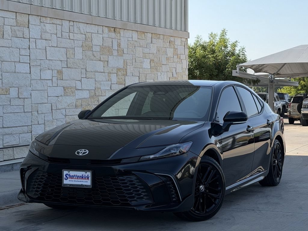 Used 2025 Toyota Camry SE w/ Convenience Package FWD image 2
