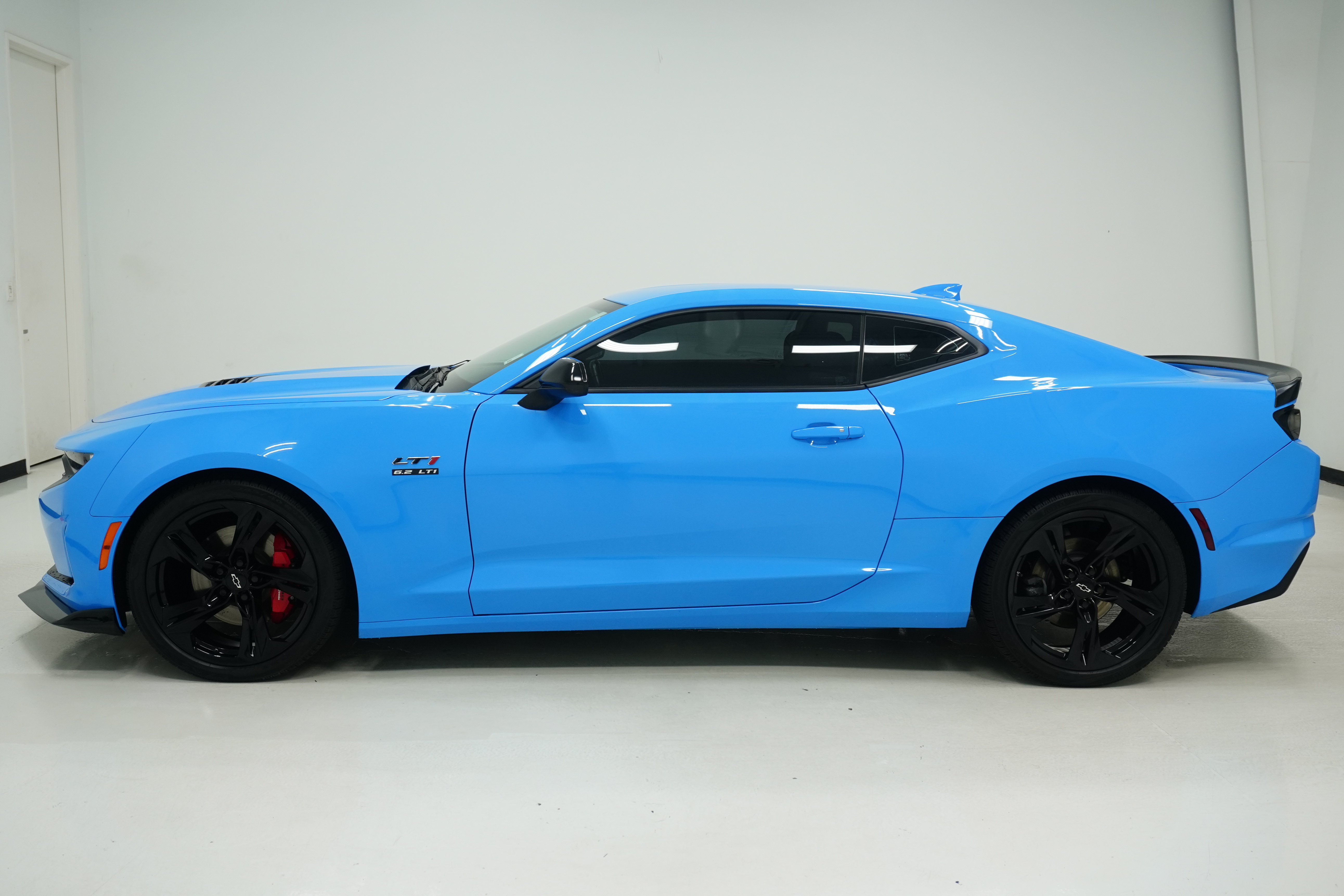 Used 2022 Chevrolet Camaro LT w/ RS Package RWD image 7