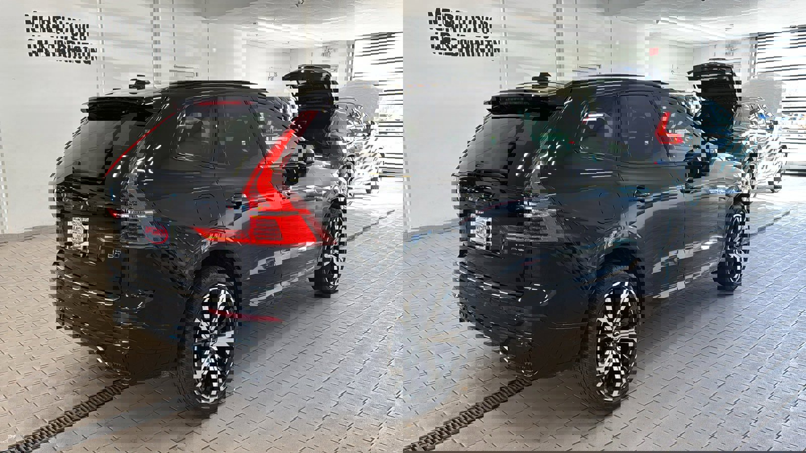 Certified 2023 Volvo XC60 B5 Ultimate w/ Climate Package image 5