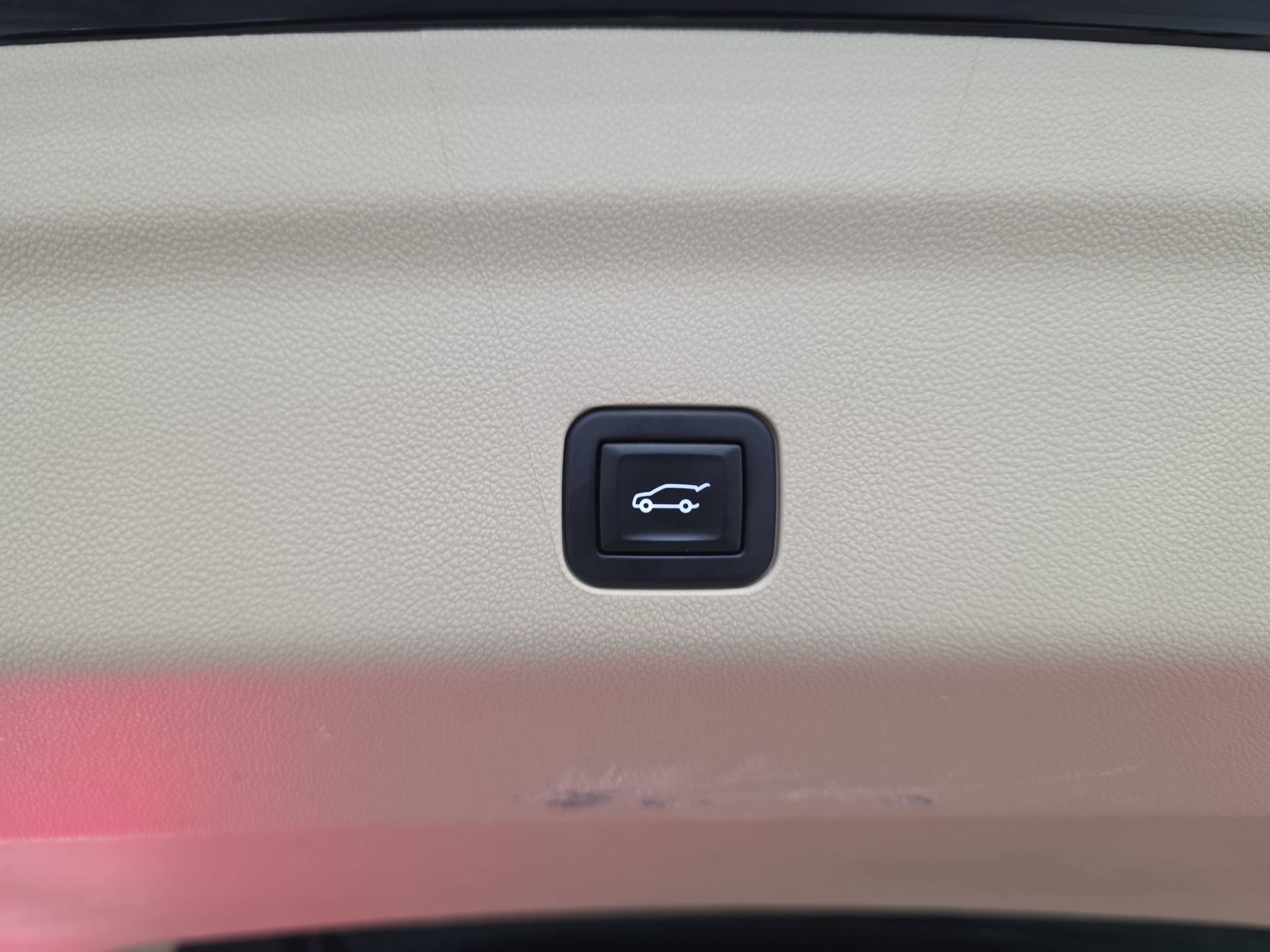 Used 2024 Cadillac Escalade Premium Luxury RWD image 13