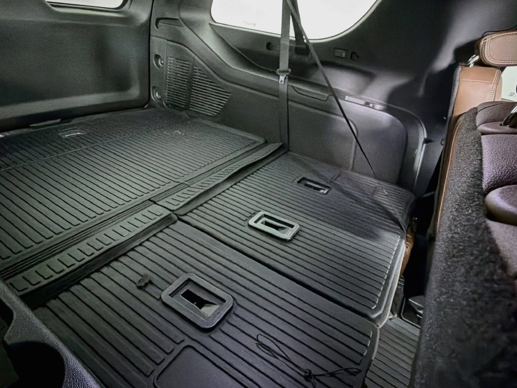 Used 2026 Chevrolet Suburban High Country AWD/4WD image 28