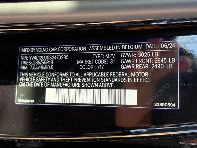 Used 2025 Volvo XC40 B5 Core image 38