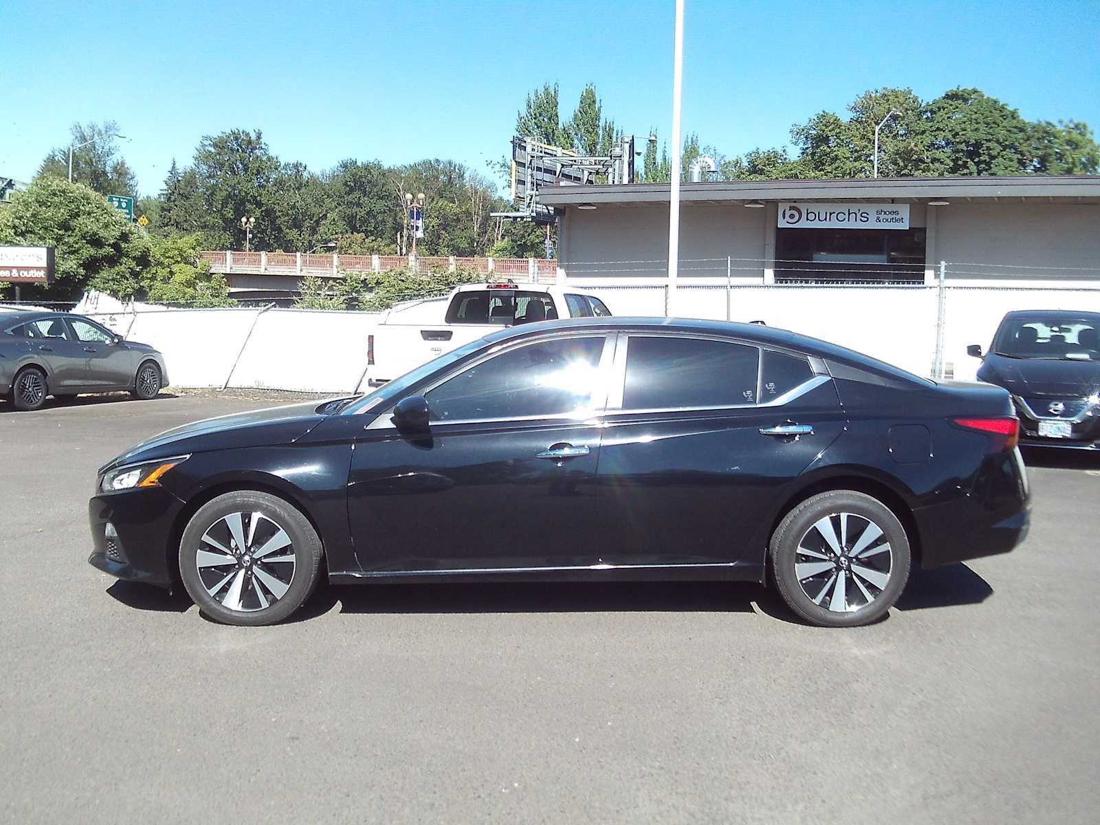 Used 2021 Nissan Altima 2.5 SV AWD/4WD image 2