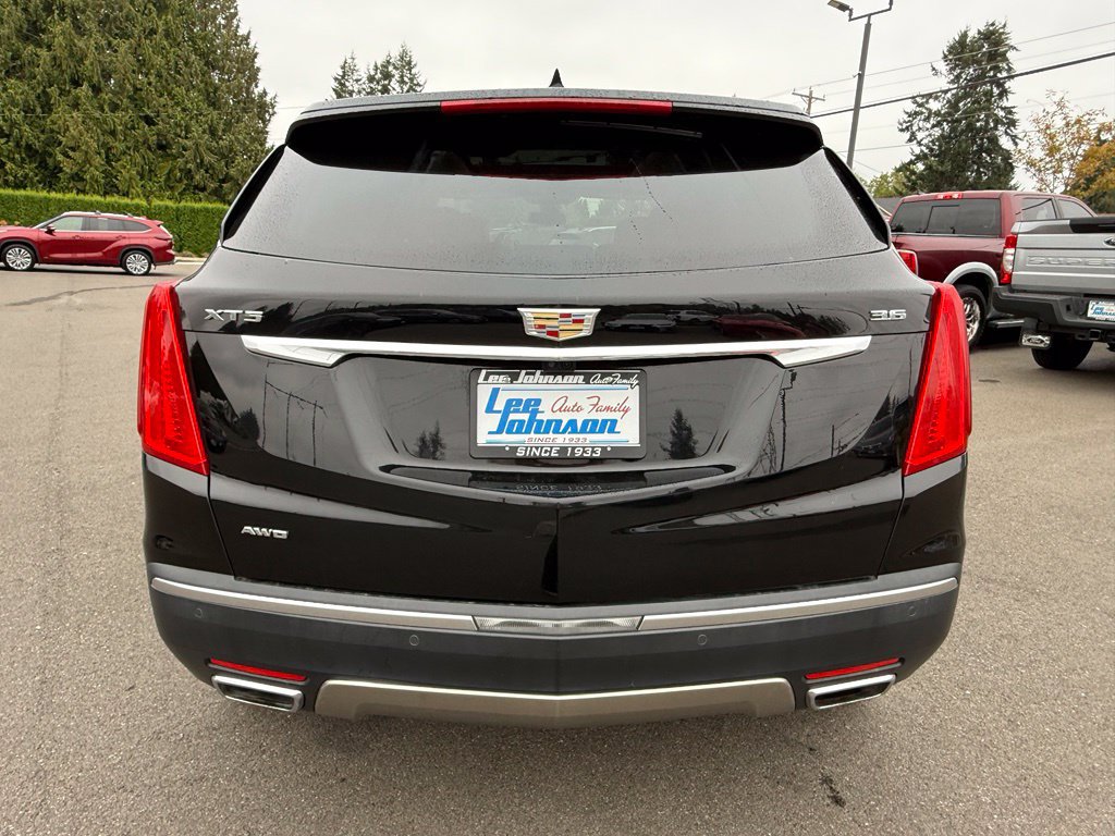 Used 2017 Cadillac XT5 Platinum AWD/4WD image 4