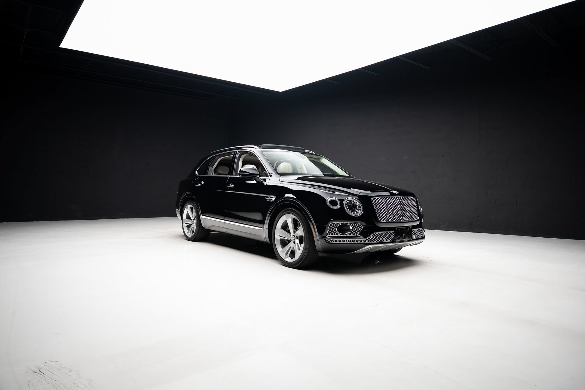 Used 2018 Bentley Bentayga AWD/4WD image 85