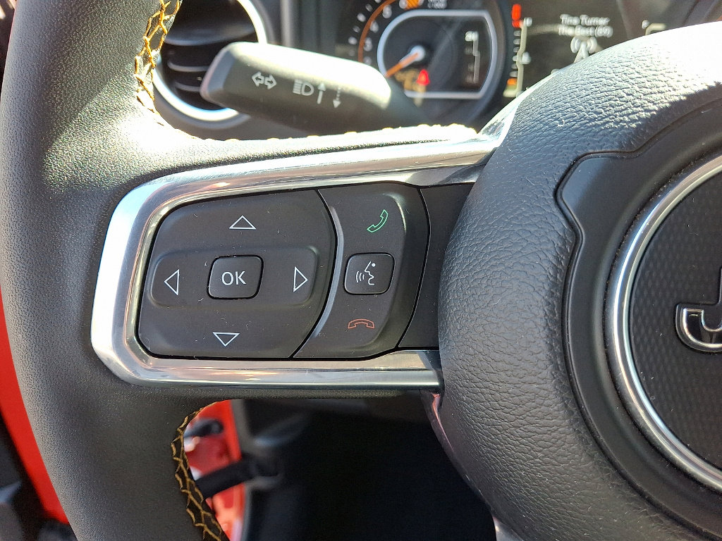 Certified 2024 Jeep Wrangler Unlimited Sahara w/ Technology Group AWD/4WD image 9
