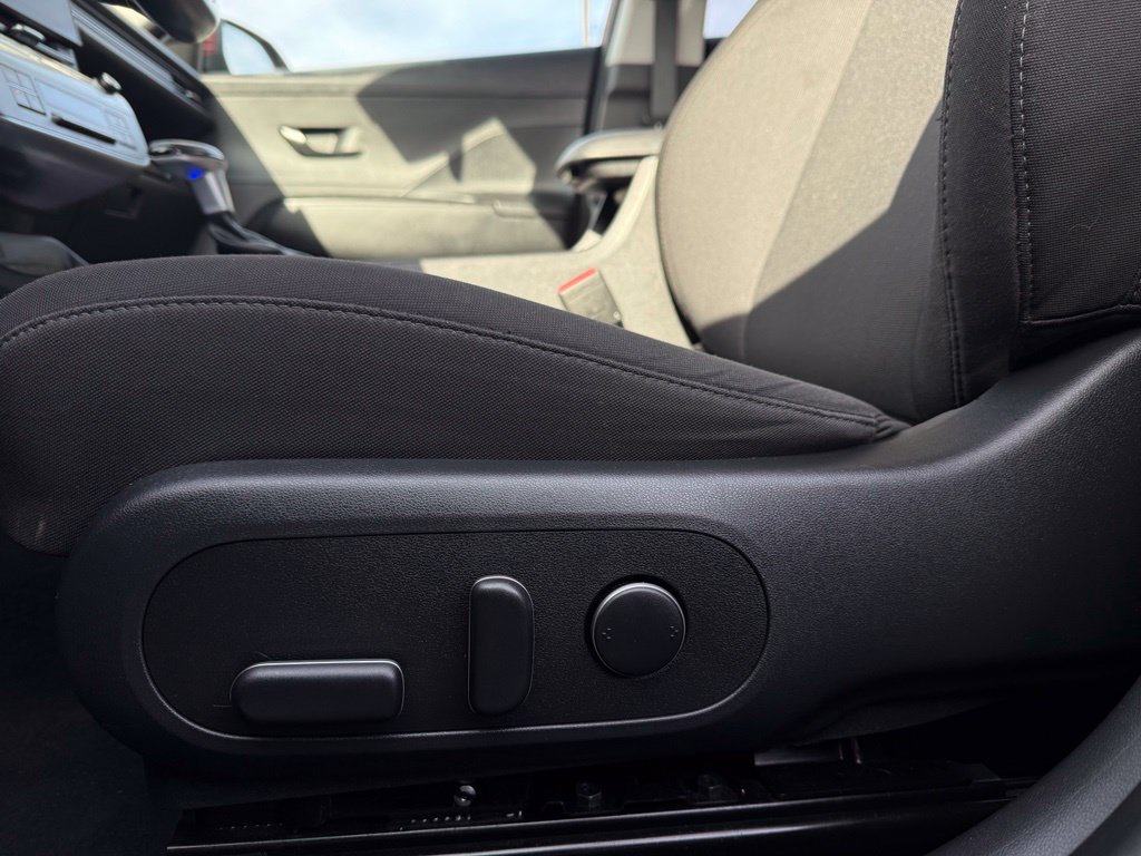 Certified 2025 Hyundai Kona SEL FWD image 9