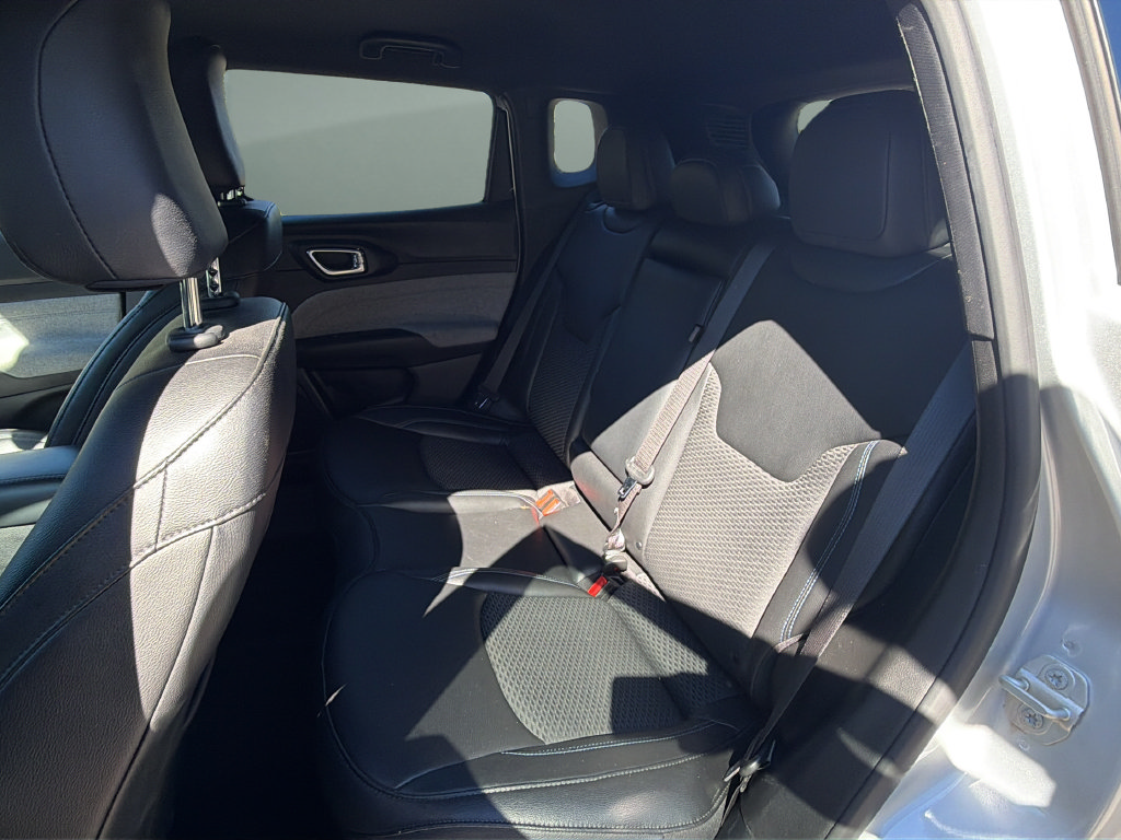 Used 2024 Jeep Compass Latitude AWD/4WD image 12