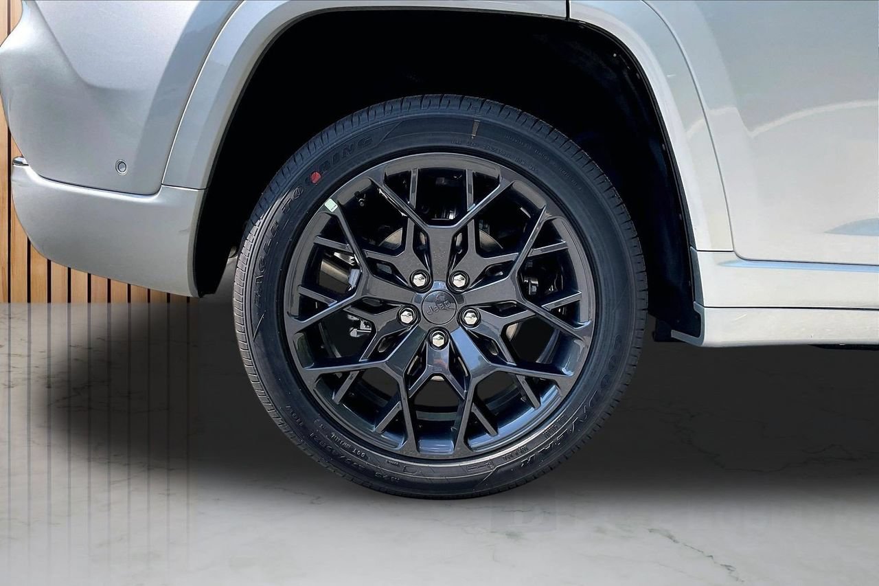 New 2026 Jeep Grand Cherokee Summit w/ Obsidian Package AWD/4WD image 35