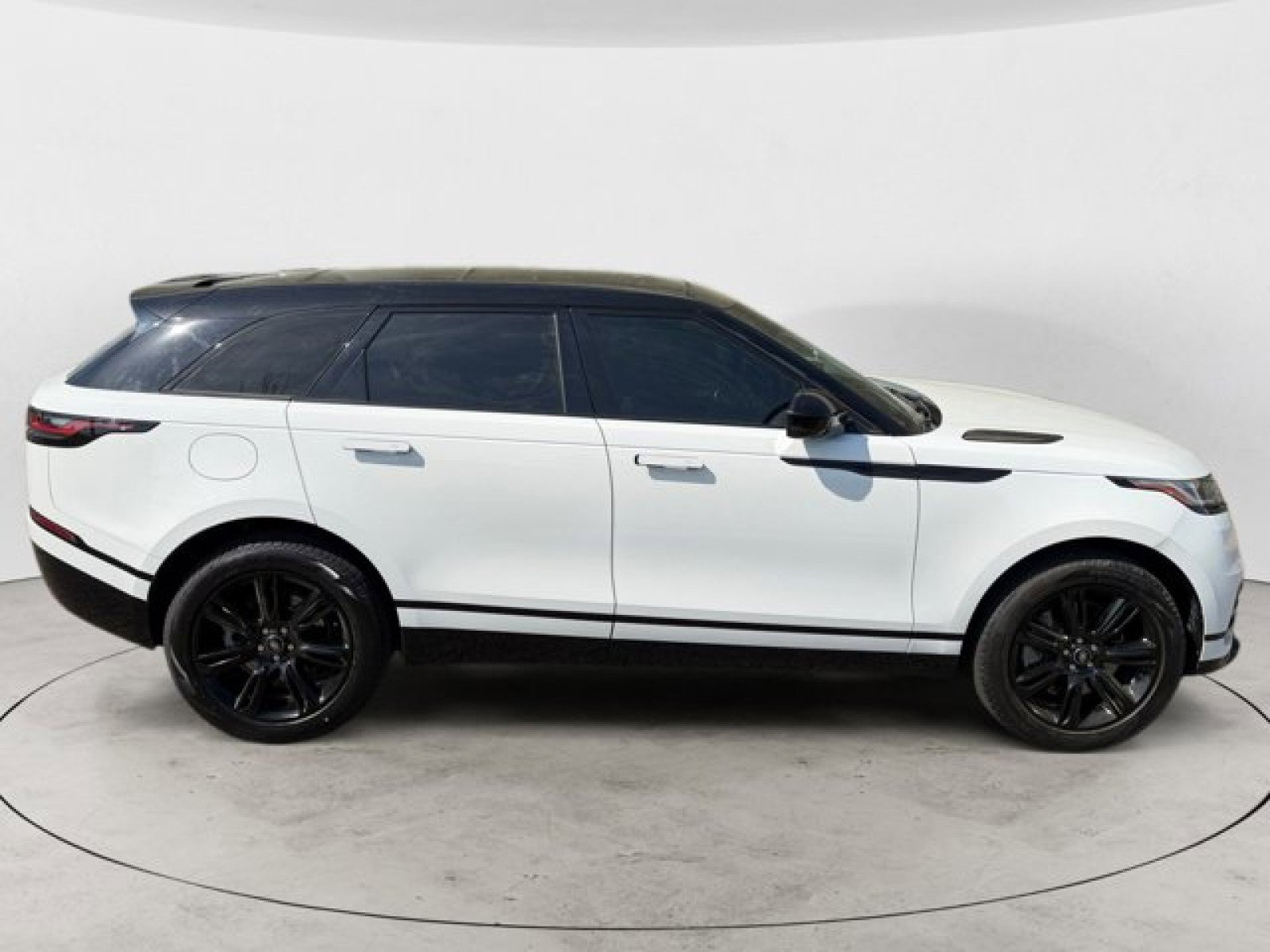 Certified 2023 Land Rover Range Rover Velar R-Dynamic S AWD/4WD image 3