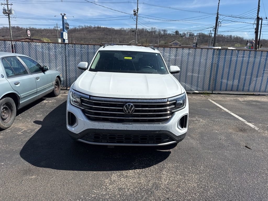 Used 2025 Volkswagen Atlas SE image 3