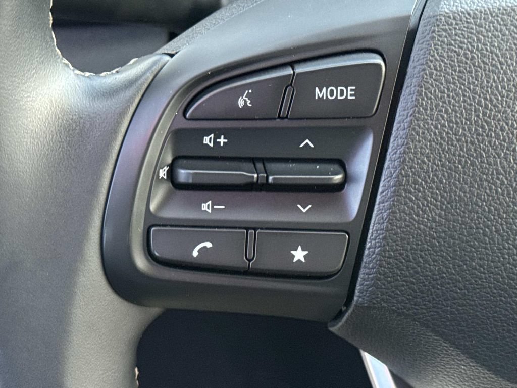 Used 2025 Hyundai Venue SEL FWD image 24