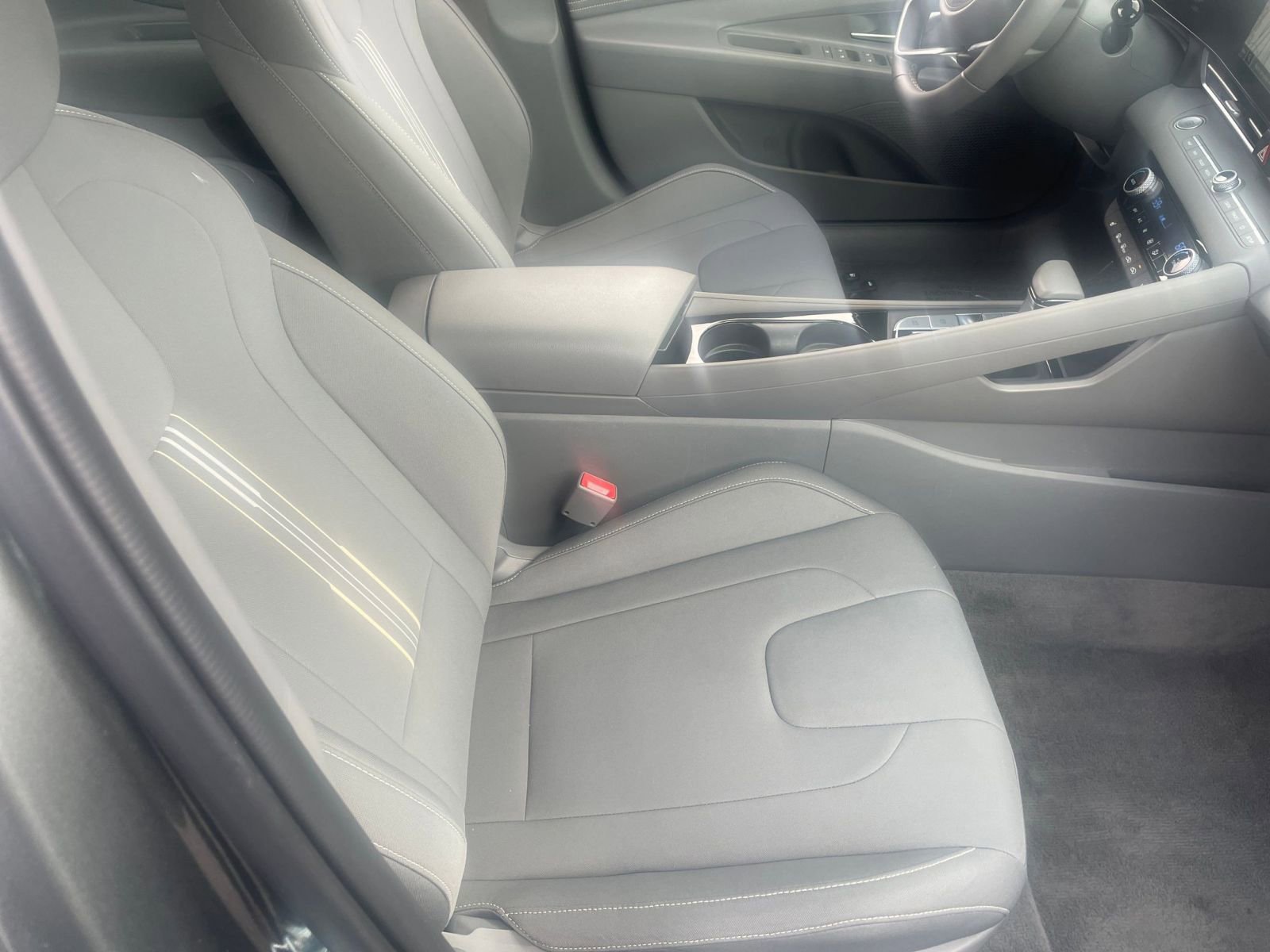 Used 2025 Hyundai Elantra SEL image 38