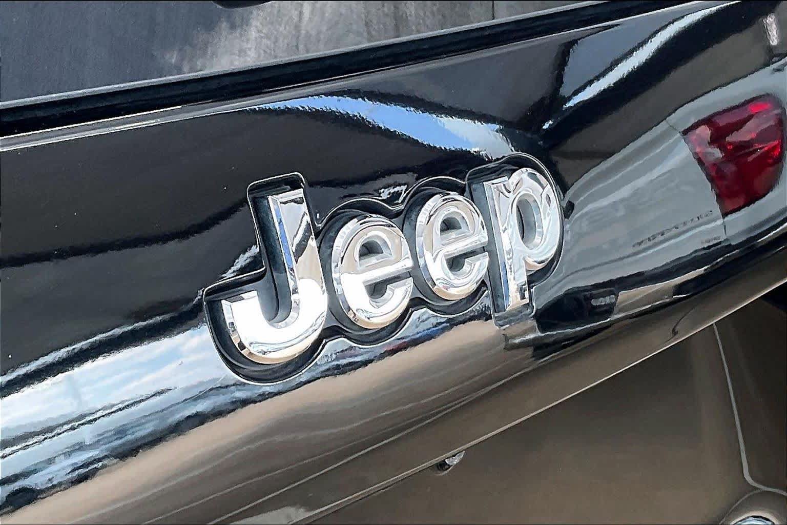 Used 2021 Jeep Cherokee Latitude Lux w/ Comfort/Convenience Group AWD/4WD image 29