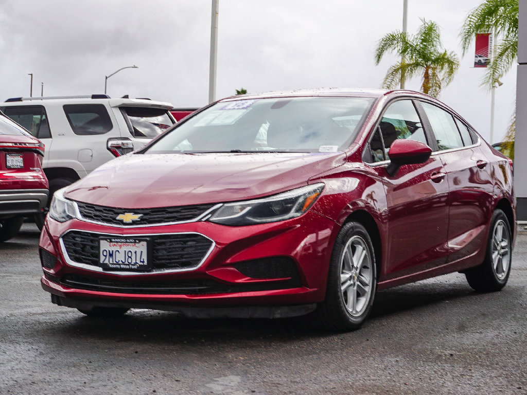 Used 2018 Chevrolet Cruze LT w/ Convenience Package FWD image 3