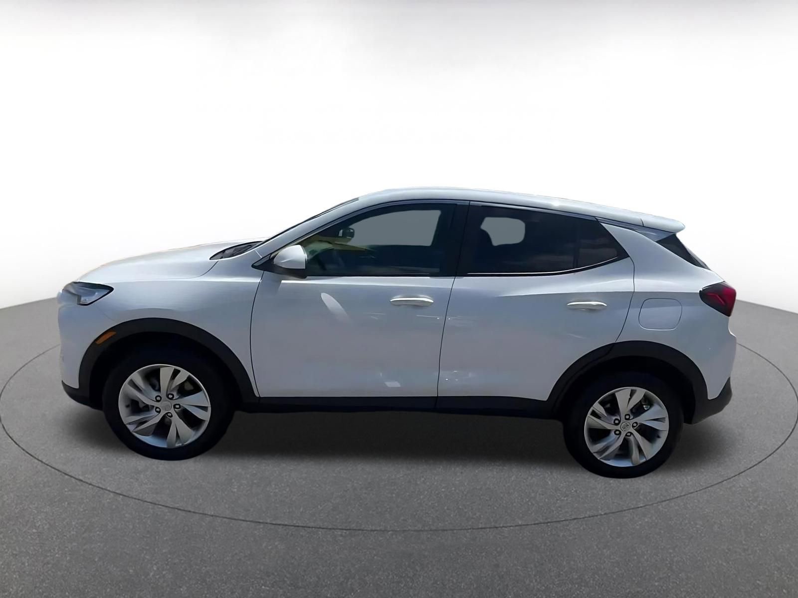 Used 2025 Buick Encore GX Preferred AWD/4WD image 9