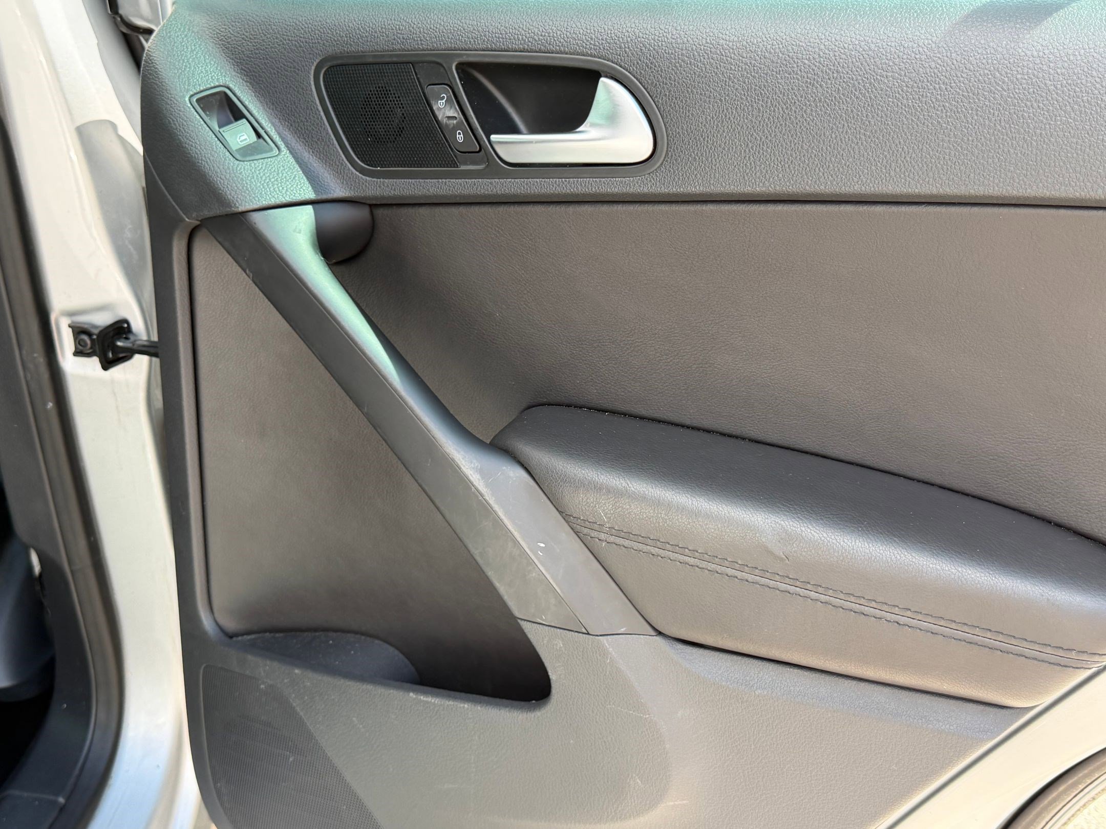 Used 2014 Volkswagen Tiguan SE FWD image 27