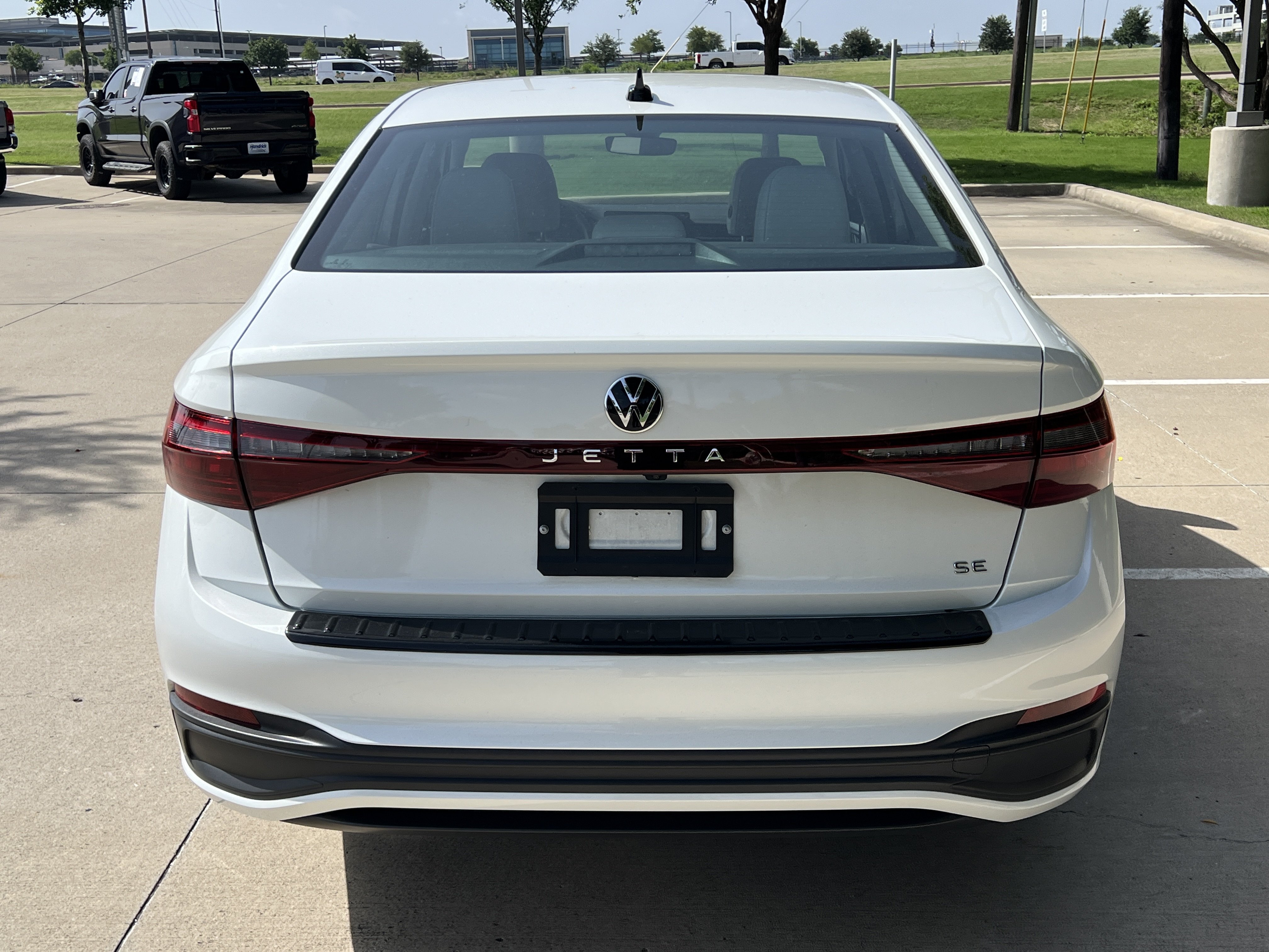 Certified 2026 Volkswagen Jetta SE w/ Black Wheel Package FWD image 9