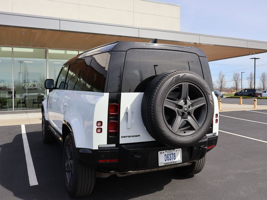 Used 2024 Land Rover Defender 110 X-Dynamic SE image 14