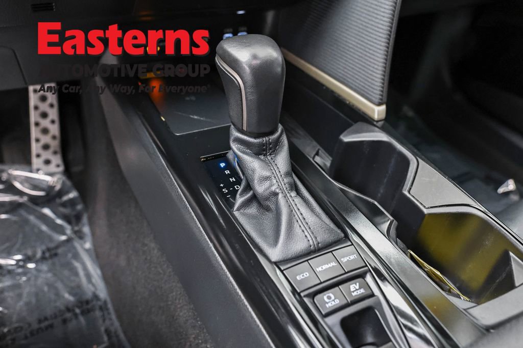 Used 2025 Toyota Camry SE w/ Convenience Package FWD image 13