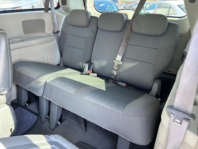 Used 2010 Chrysler Town & Country Touring image 8