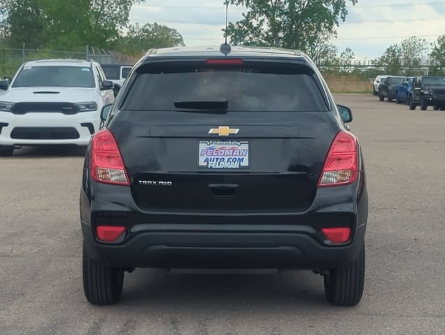 Used 2022 Chevrolet Trax LS w/ Tint and Cruise Package AWD/4WD image 4