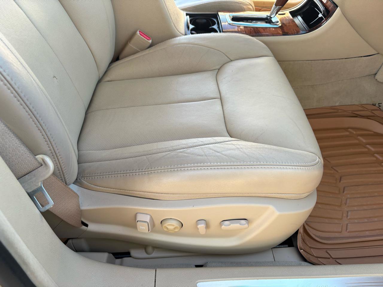 Used 2006 Cadillac DTS Performance image 28