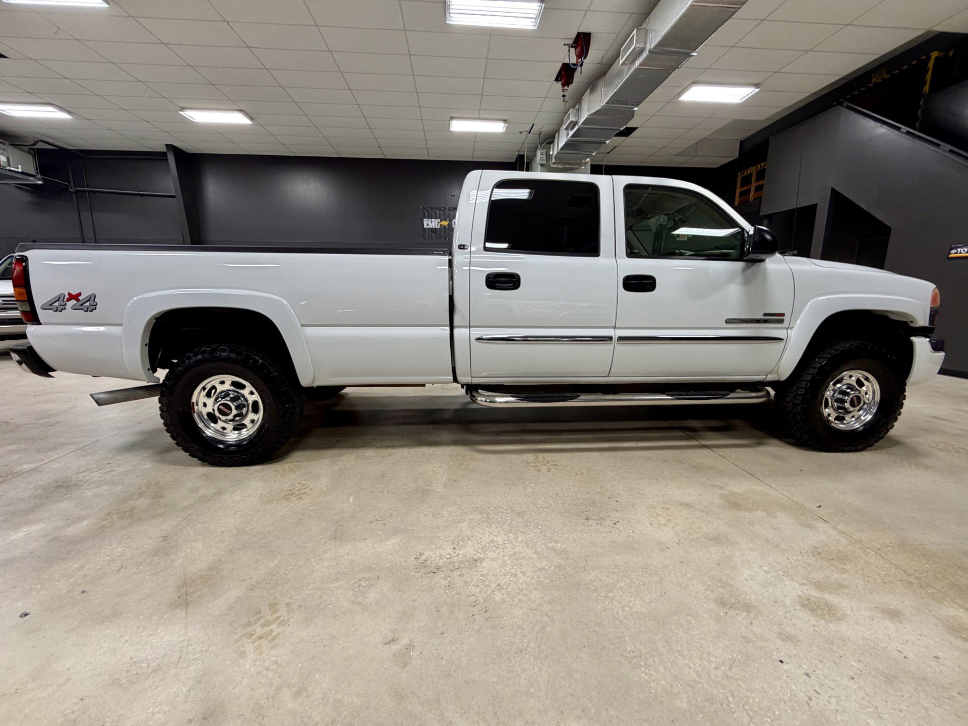 Used 2004 GMC Sierra 2500 SLT w/ Heavy-Duty Power Package AWD/4WD image 7