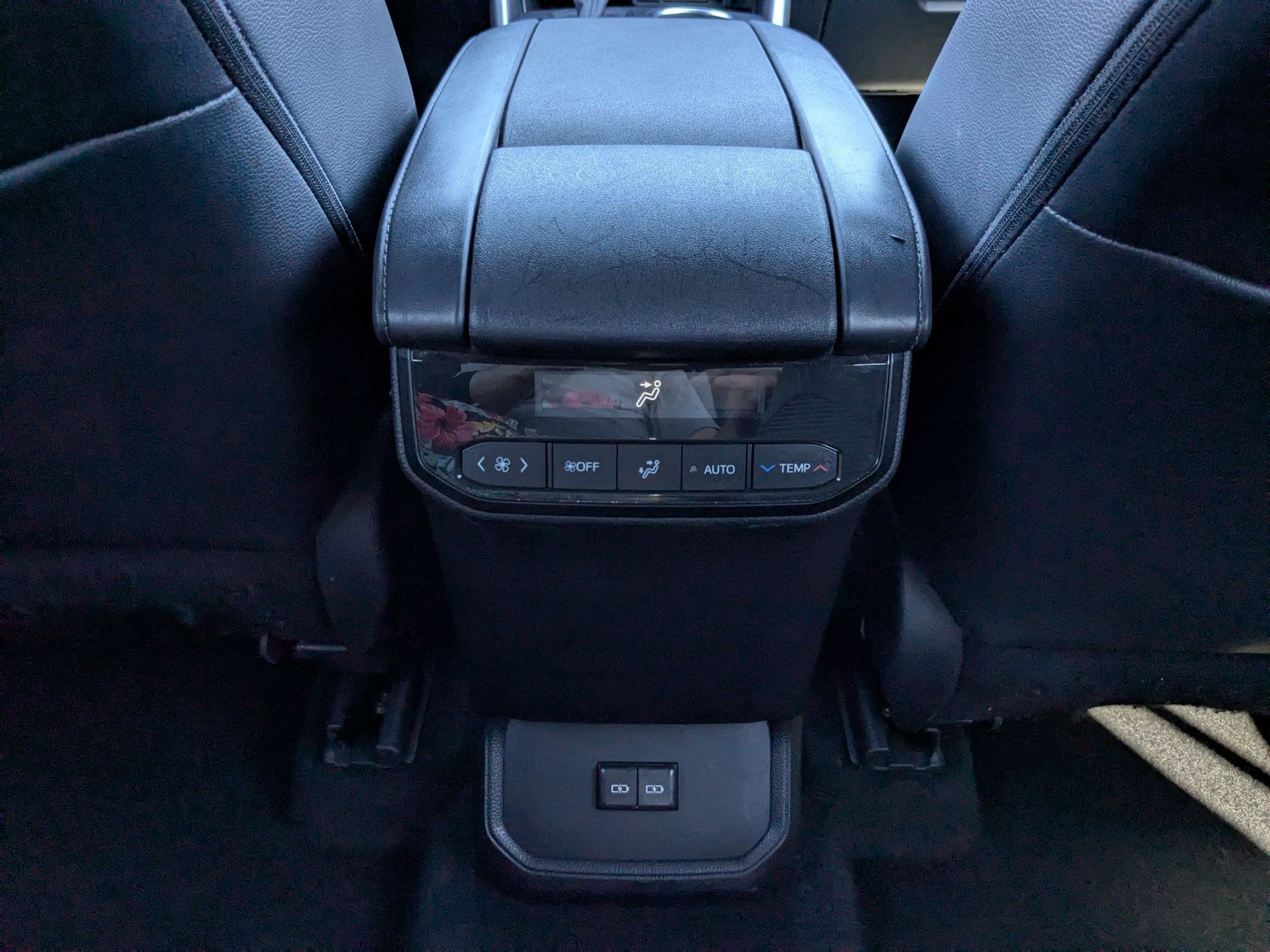 Used 2024 Toyota Highlander XSE FWD image 27