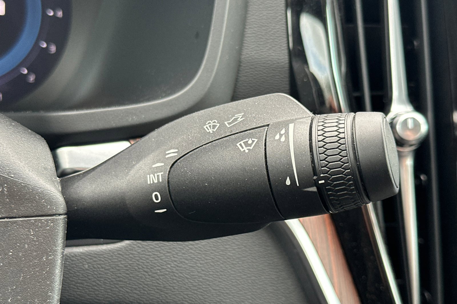 Used 2024 Volvo S60 B5 Plus image 39