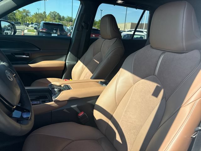 Used 2024 Toyota Grand Highlander AWD Hybrid image 13