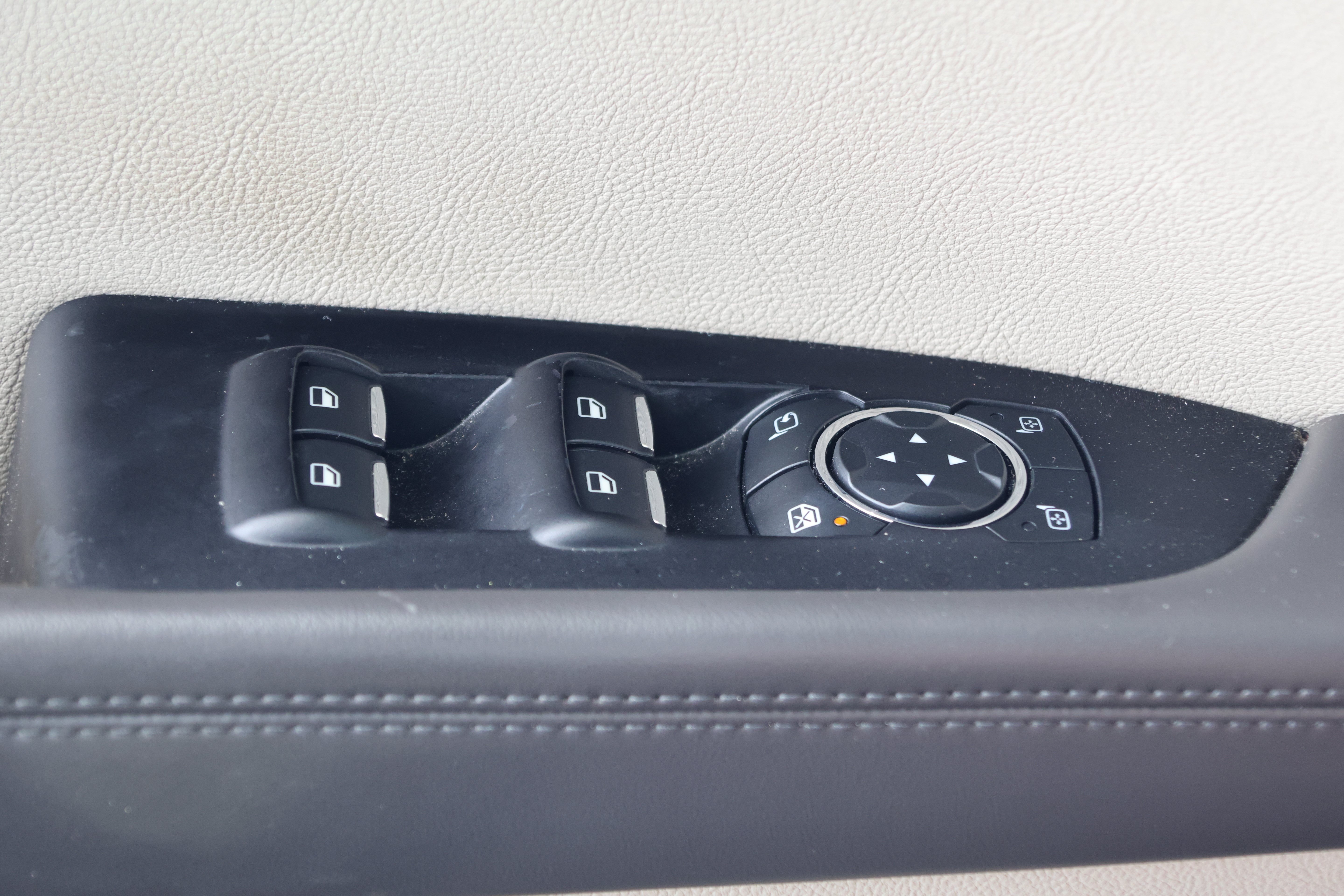 Used 2019 Lincoln Nautilus Select FWD image 14
