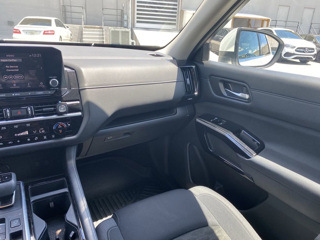 Used 2022 Nissan Pathfinder SV FWD image 4
