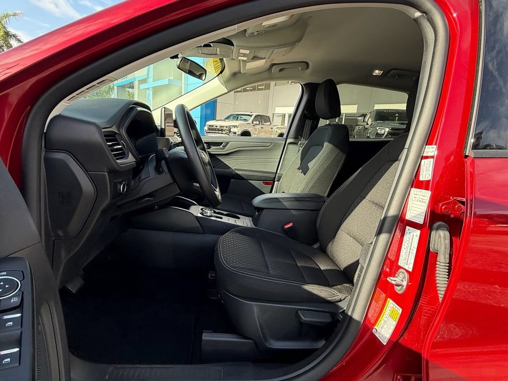 Used 2025 Ford Escape Active FWD image 9