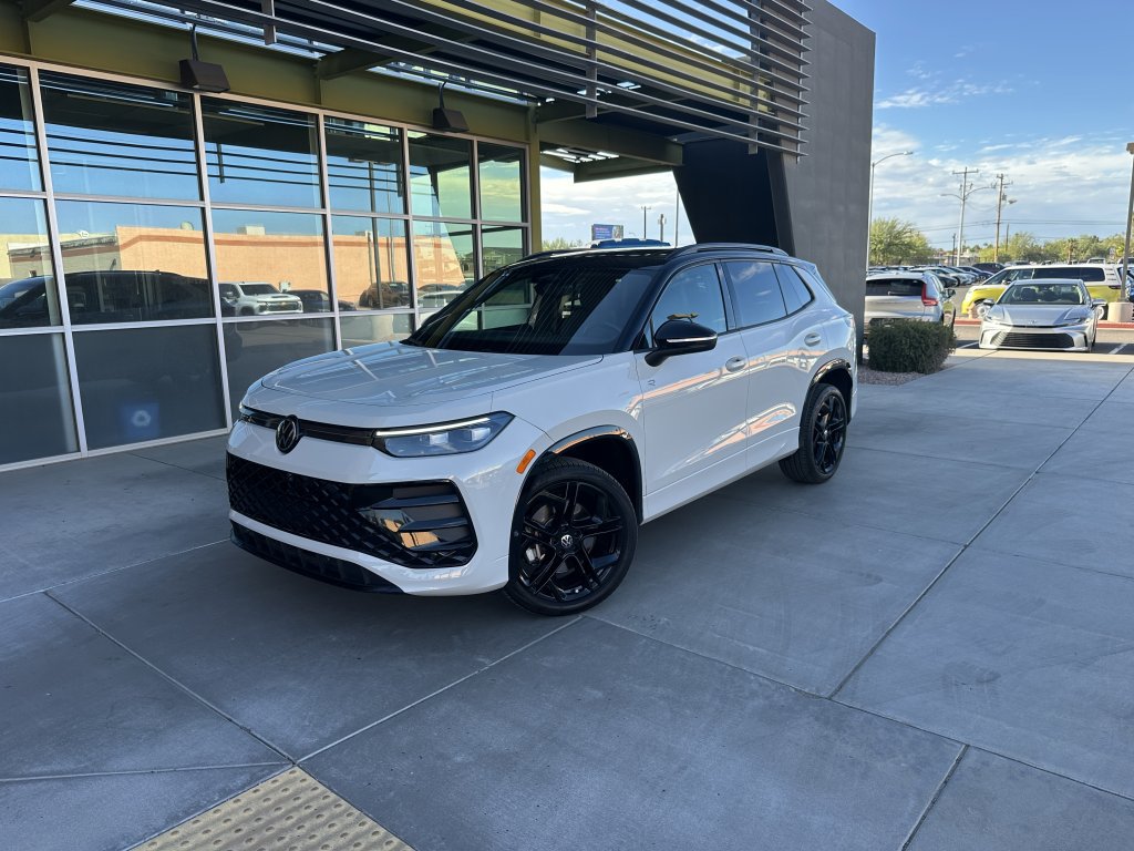 Used 2025 Volkswagen Tiguan SE R-Line