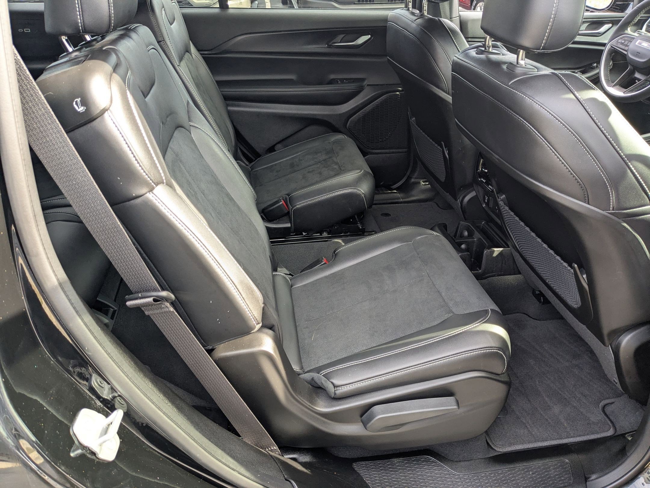 Certified 2025 Jeep Grand Cherokee L Laredo image 33