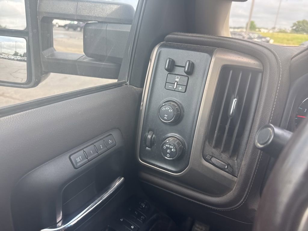 Used 2018 GMC Sierra 2500 Denali w/ Duramax Plus Package AWD/4WD image 24