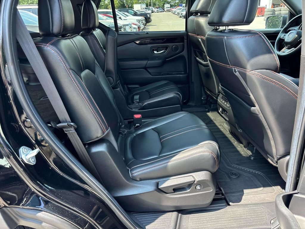 Used 2025 Honda Pilot TrailSport image 19