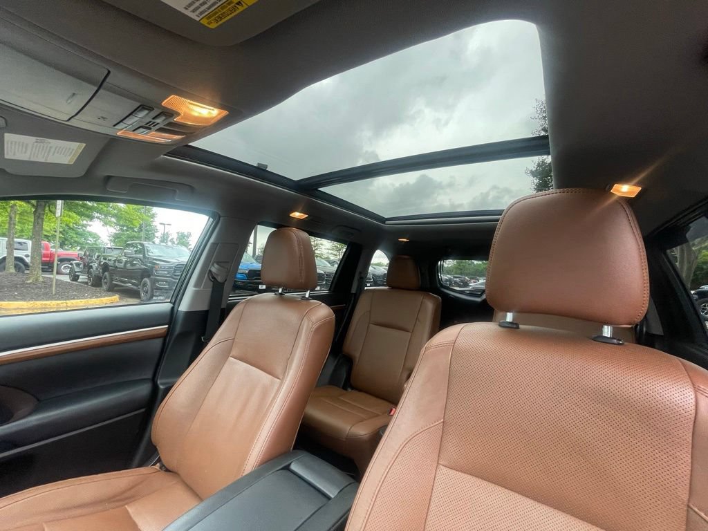 Used 2019 Toyota Highlander Limited AWD/4WD image 32