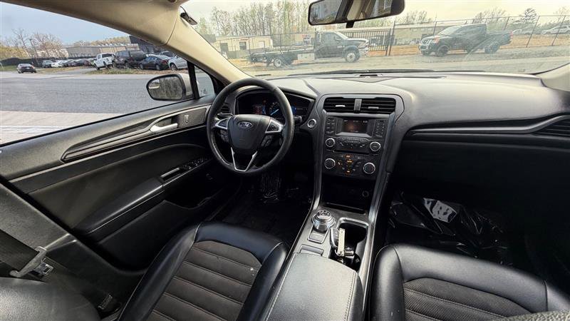 Used 2018 Ford Fusion SE w/ Equipment Group 601A FWD image 16