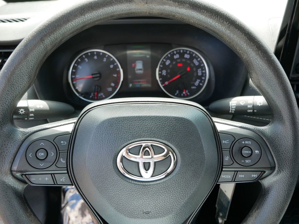 Certified 2022 Toyota RAV4 LE AWD/4WD image 18
