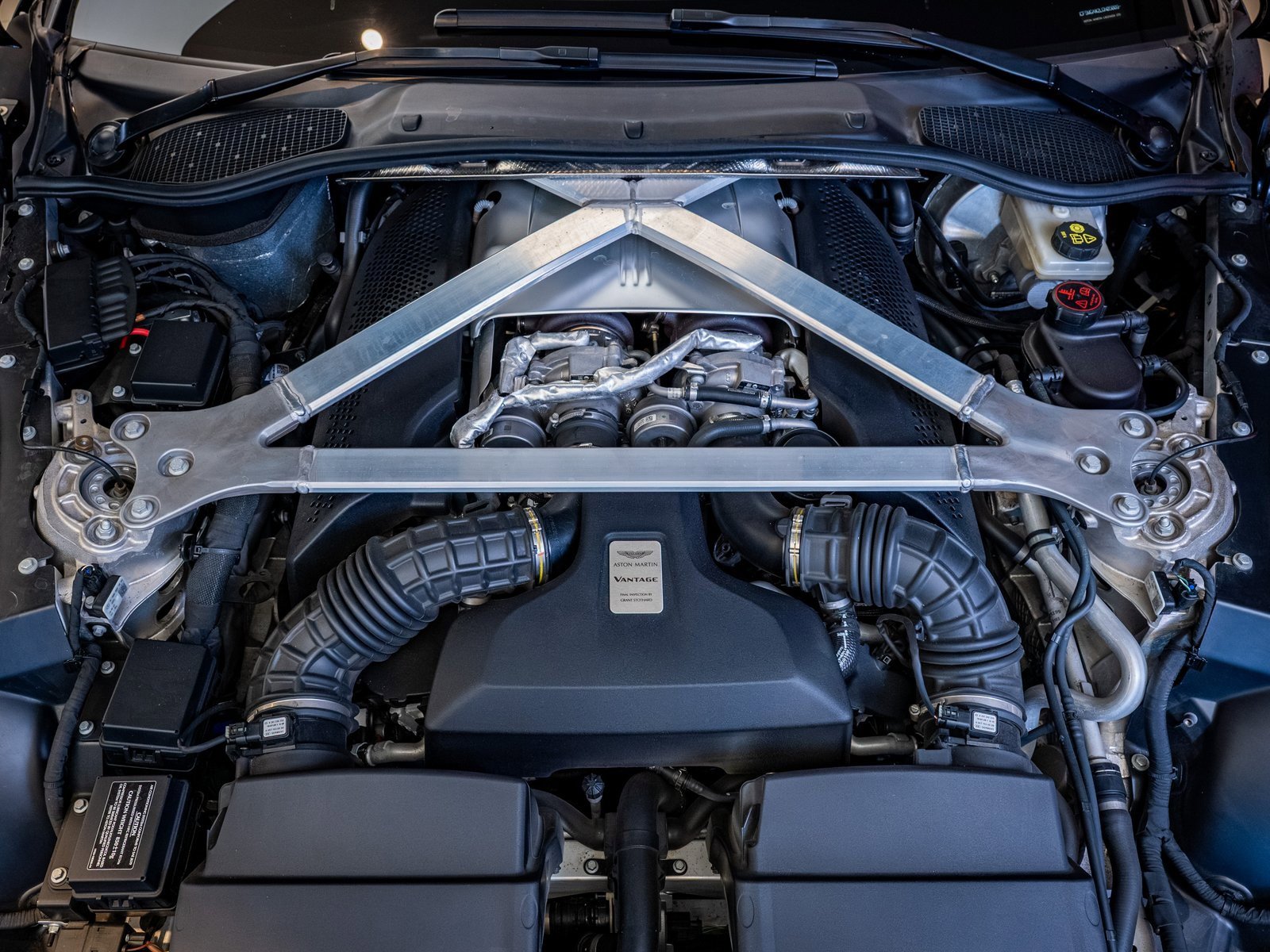 Used 2020 Aston Martin V8 Vantage Coupe image 23