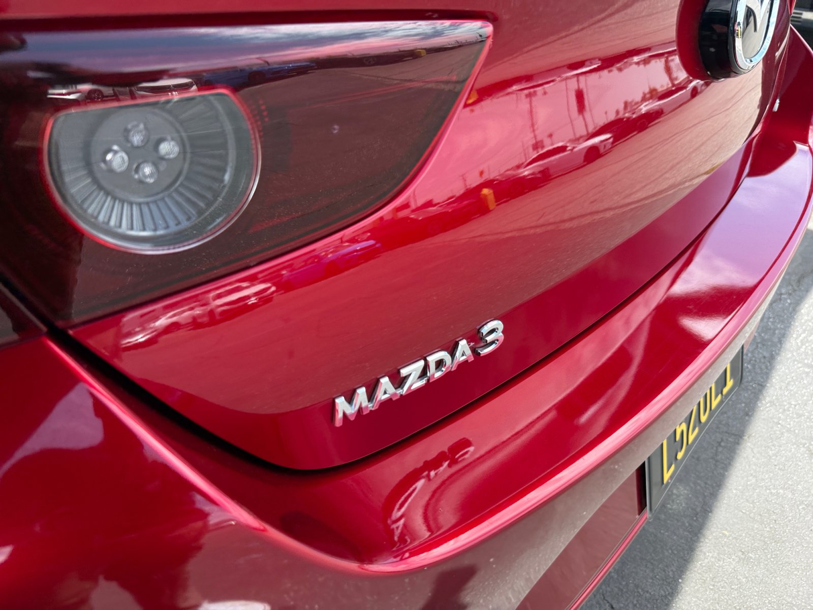 Used 2019 MAZDA MAZDA3 Sedan w/ Preferred Package FWD image 17