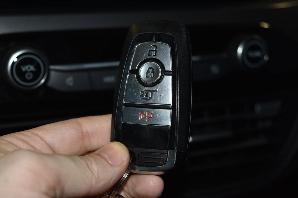 Used 2025 Ford Escape Active AWD/4WD image 17