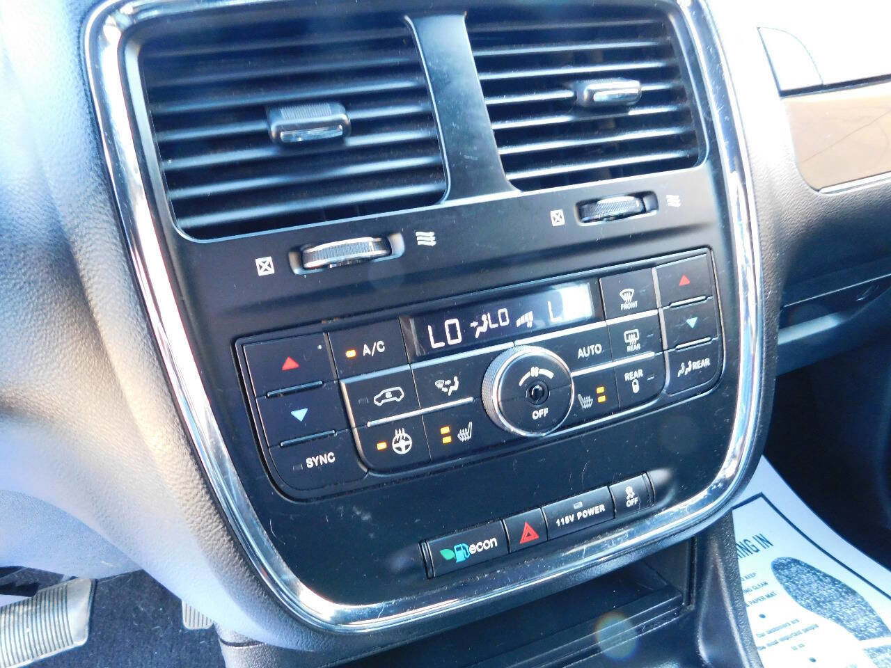 Used 2018 Dodge Grand Caravan GT image 37